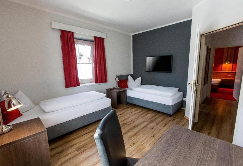 컴포트 스튜디오, Wallner   Hotel & Wirt