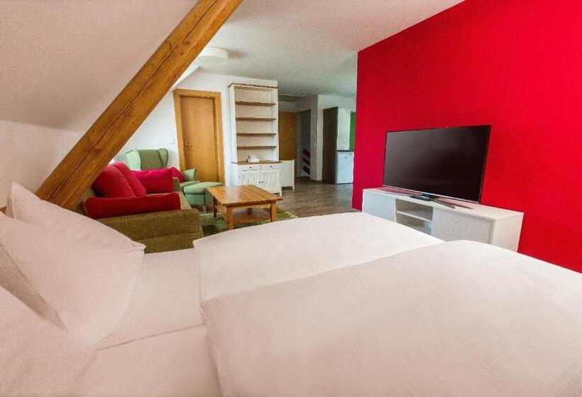 컴포트 스튜디오, Wallner   Hotel & Wirt