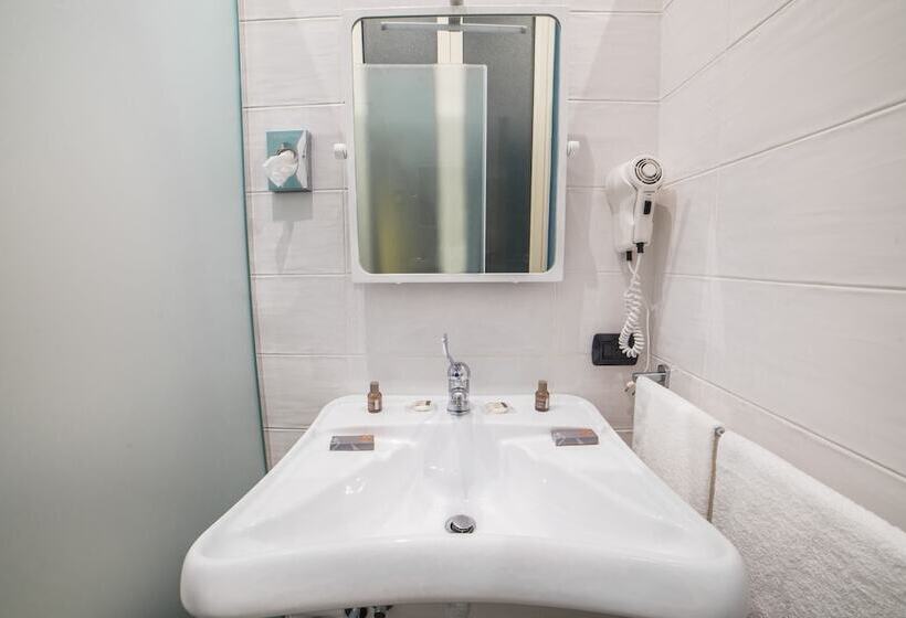 اتاق اکونومی, B&b Chiaia 32