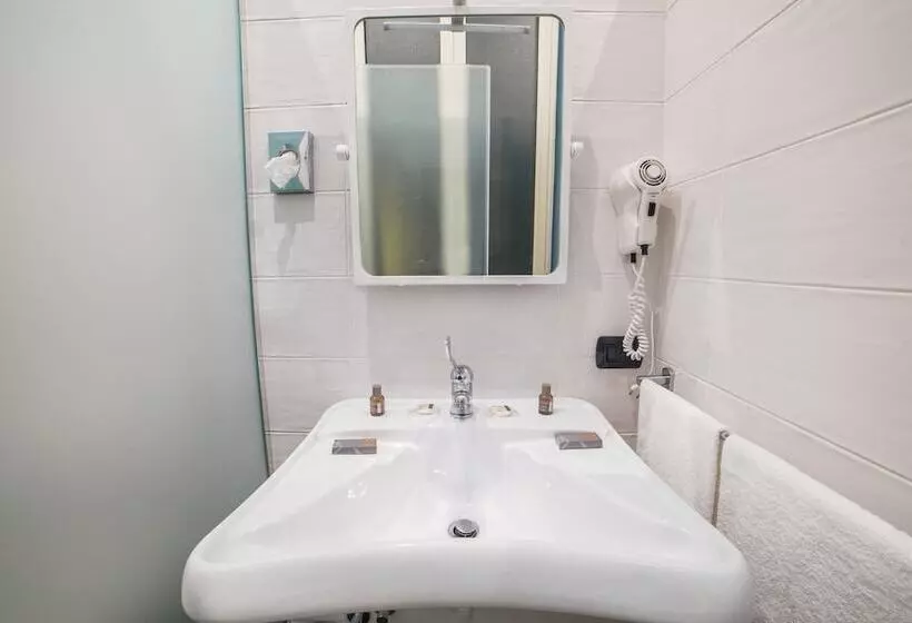 اتاق اکونومی, B&b Chiaia 32