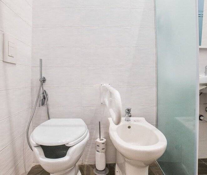 اتاق اکونومی, B&b Chiaia 32