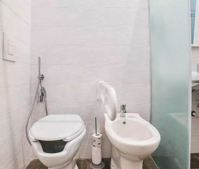 اتاق اکونومی, B&b Chiaia 32