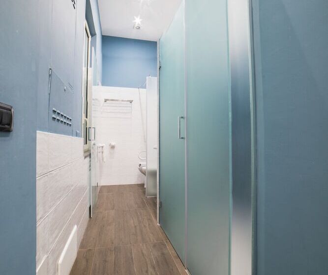 اتاق اکونومی, B&b Chiaia 32