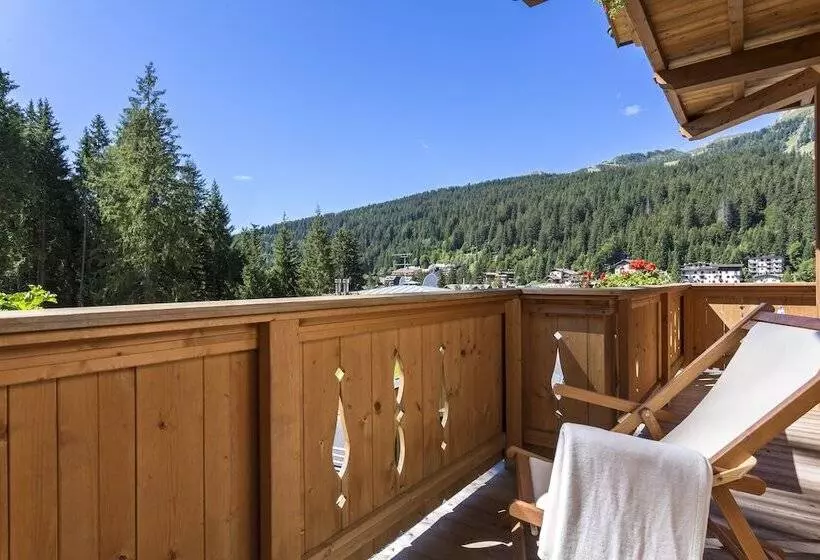 سوئیت جونیور با چشم‌انداز کوهستان, Chalet Del Sogno
