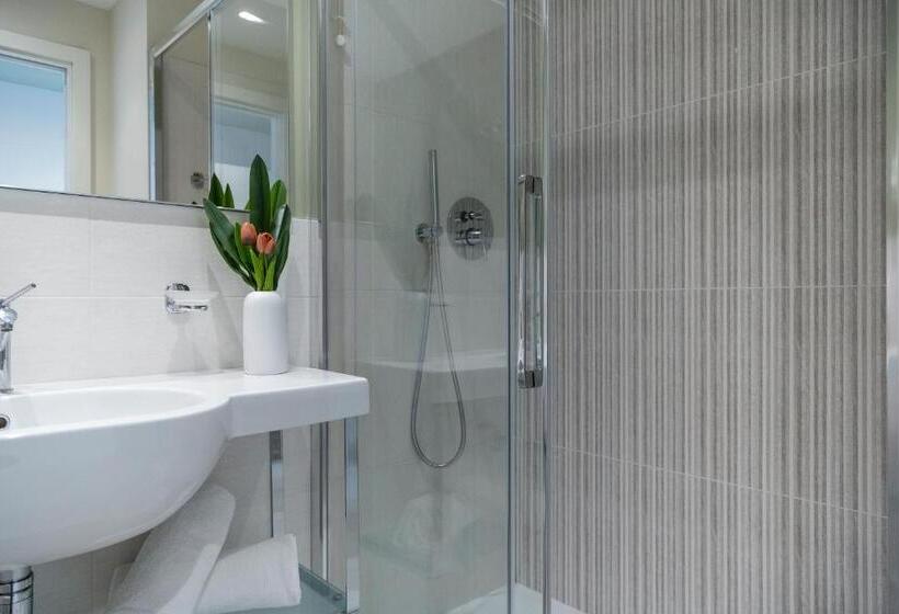 חדר קומפורט לשלושה, Amburgo