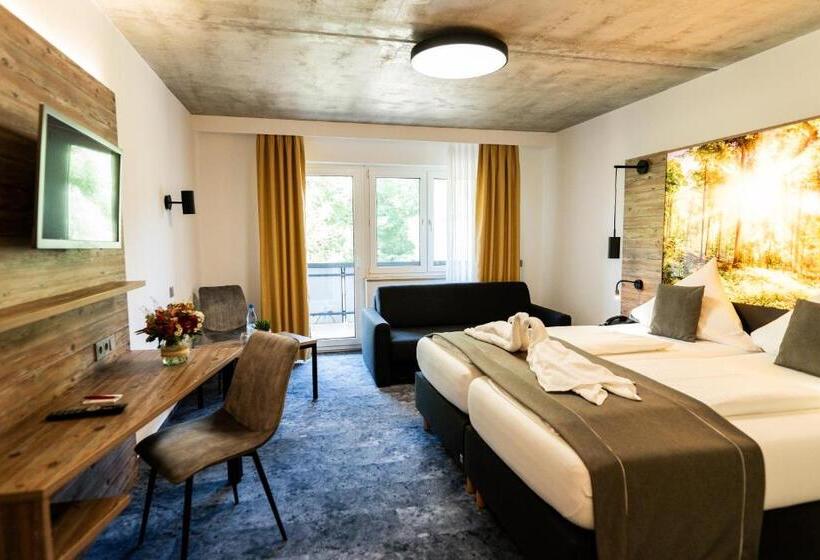 标准三人间, Christel