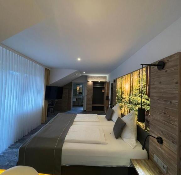 标准三人间, Christel