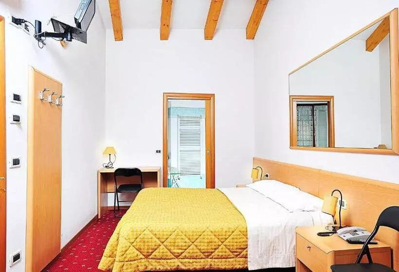 Comfort room with balcony, Doria