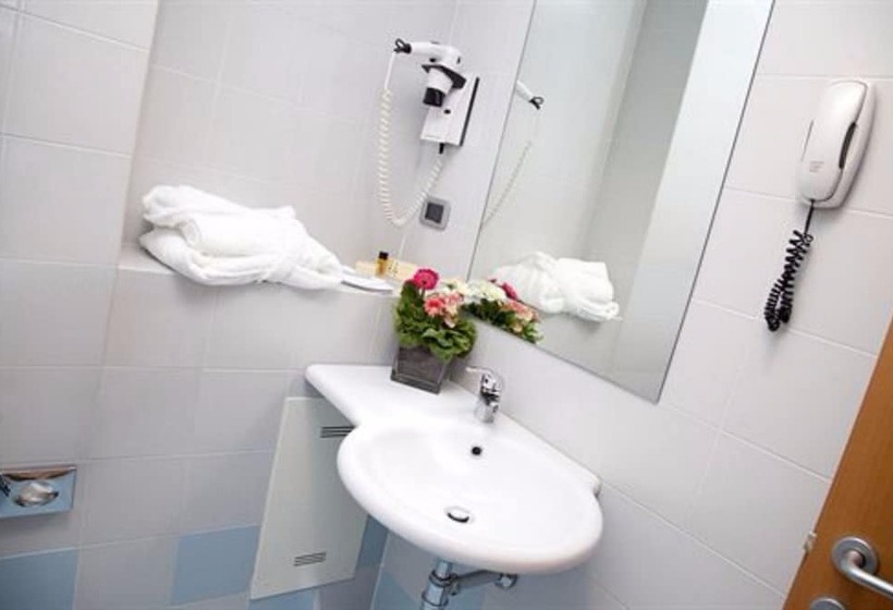 اتاق خانوادگی, Europa