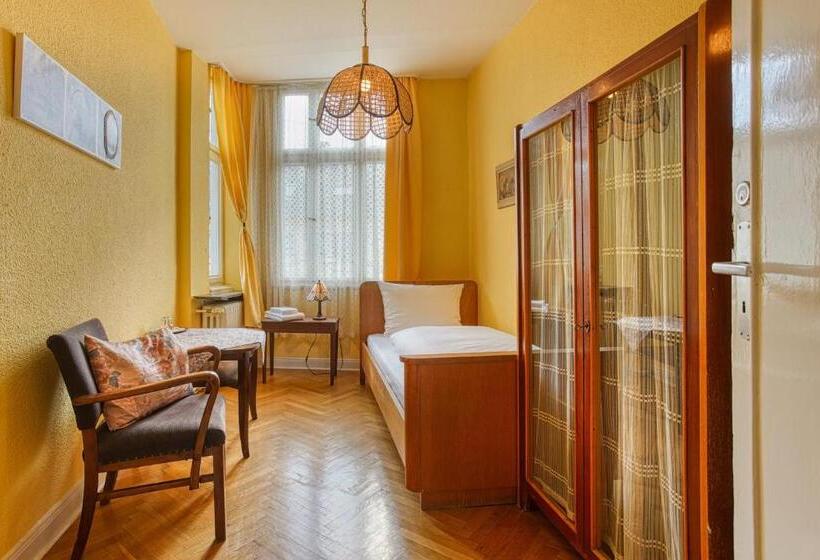 חדר סטנדרד יחיד חדר אמבטיה משותף, Carlton