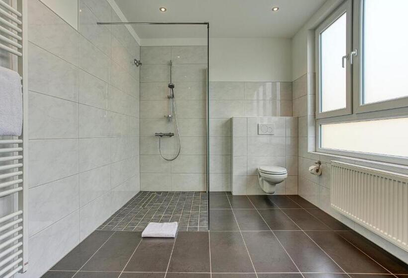 חדר סופריור, Carlton