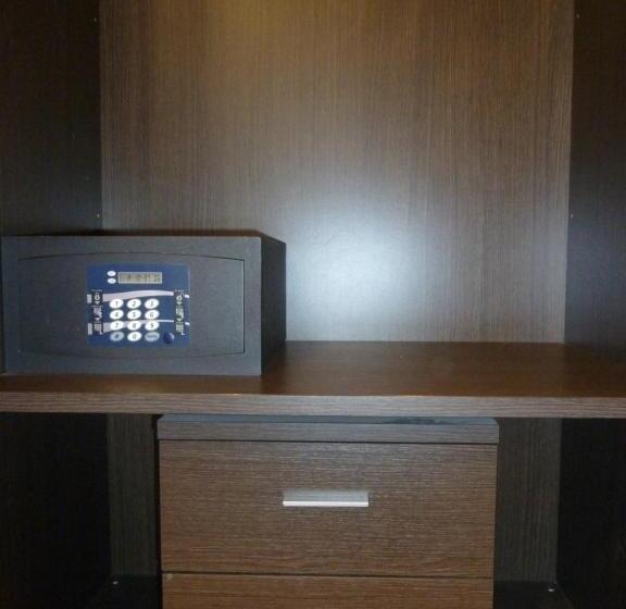 اتاق استاندارد سه نفره, Fiera