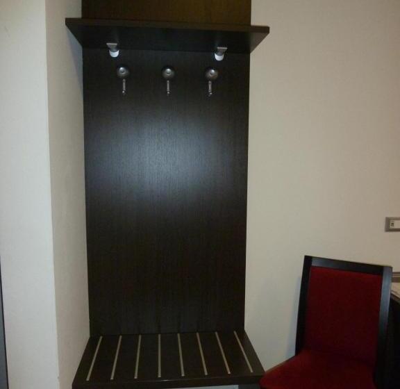 اتاق استاندارد سه نفره, Fiera