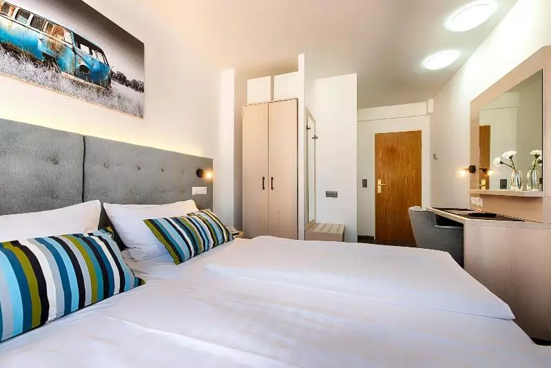Standard-huone, Home