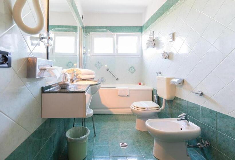 סוויטת ג'וניור, Logonovo