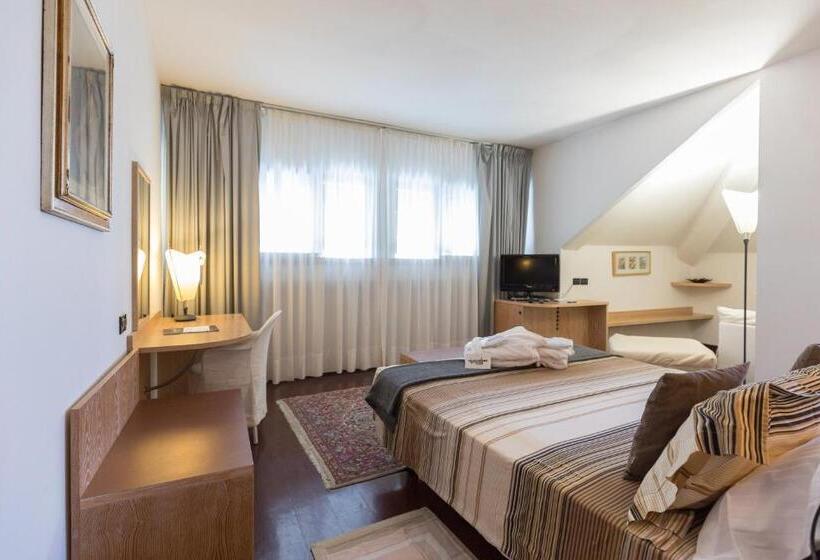 סוויטת ג'וניור, Logonovo