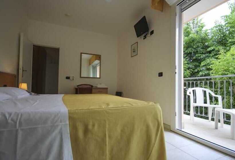 غرفة قياسية ثلاثية, Miramare