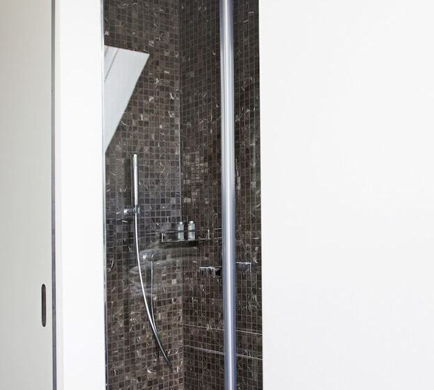 컴포트 룸, Mons Am Goetheplatz