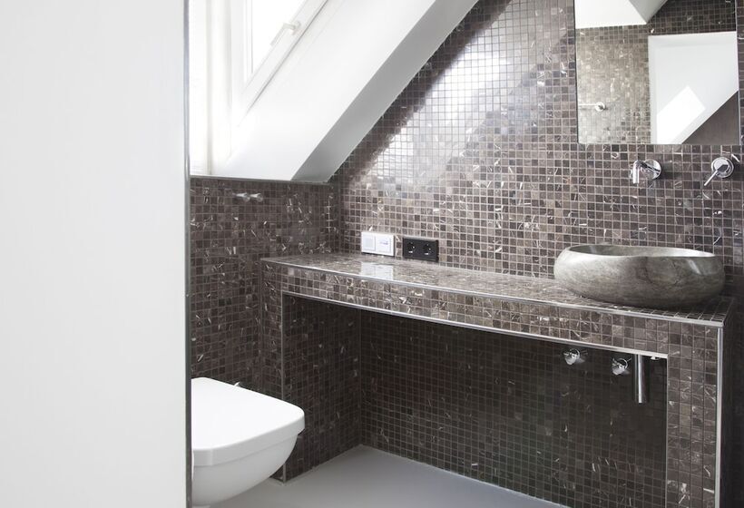 컴포트 룸, Mons Am Goetheplatz