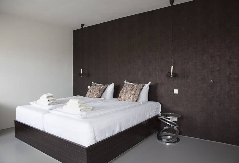 컴포트 룸, Mons Am Goetheplatz