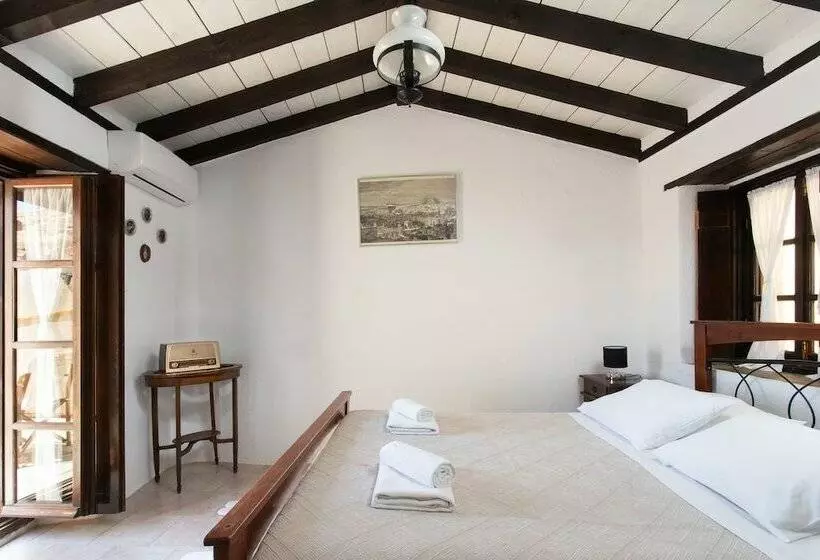 エコノミールーム, Pablito House
