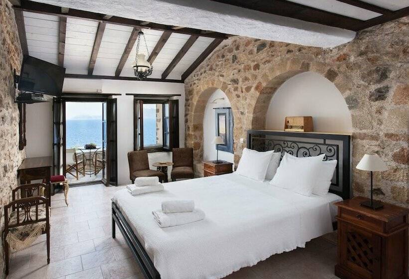 غرفة قياسية مطلّة علي البحر, Pablito House