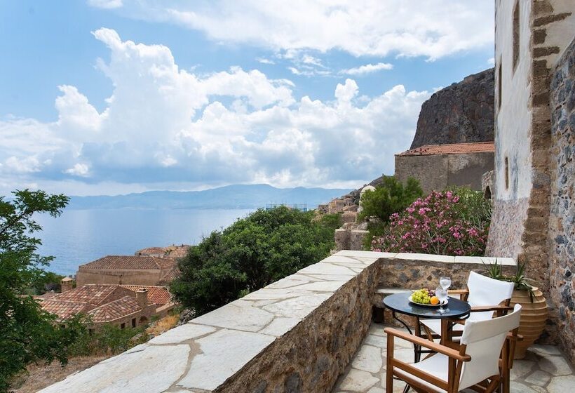 جناح جونيور, Pablito House