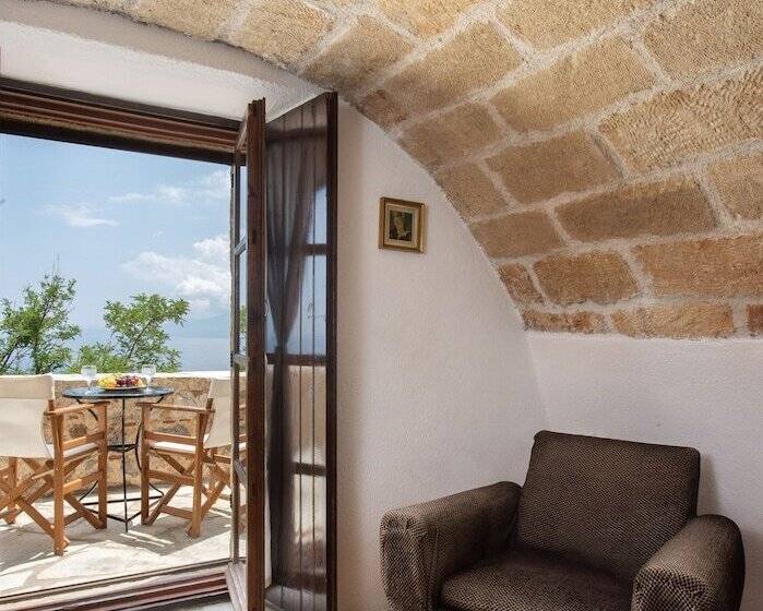 Полулюкс, Pablito House