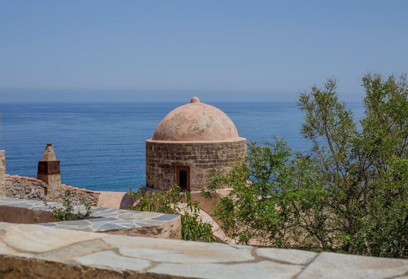 Полулюкс, Pablito House