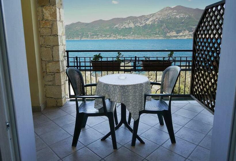 豪华湖景房, Veronesi