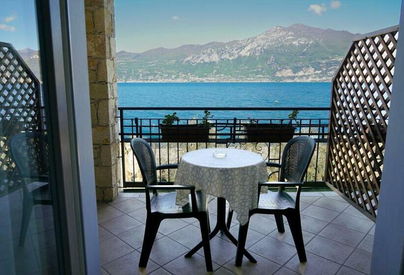 Quarto Deluxe Vista Lago, Veronesi