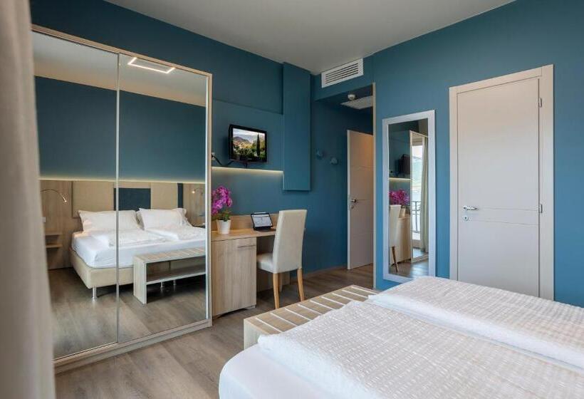 Quarto Deluxe Vista Lago, Veronesi