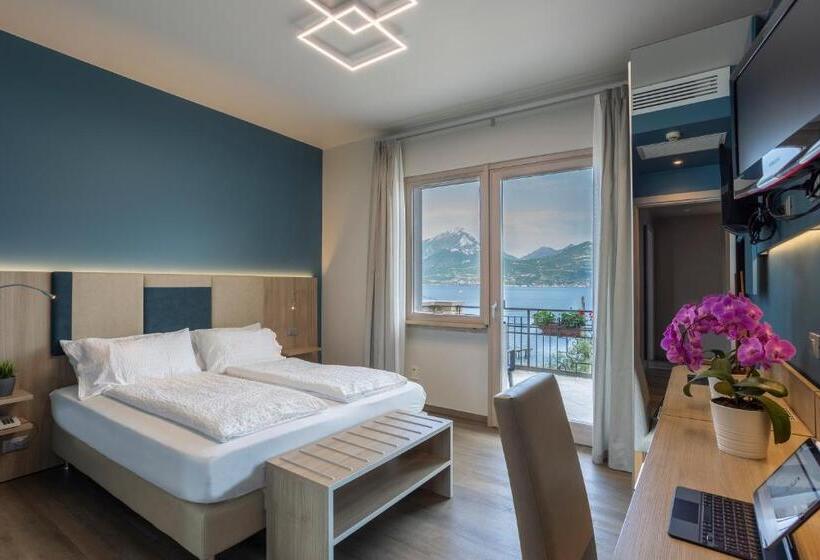 豪华湖景房, Veronesi