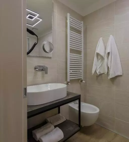 Superior room with lake view, Veronesi