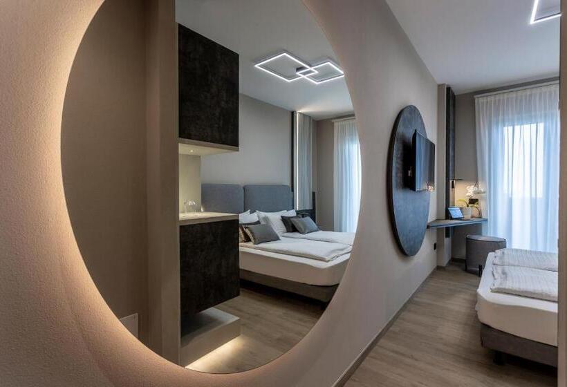 Superior room with lake view, Veronesi