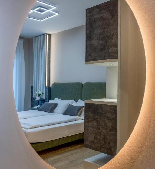 Superior room with lake view, Veronesi