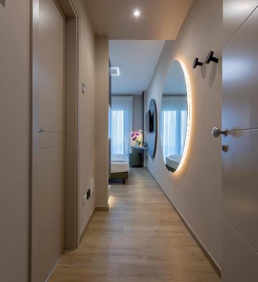 Superior room with lake view, Veronesi