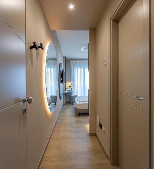Superior room with lake view, Veronesi