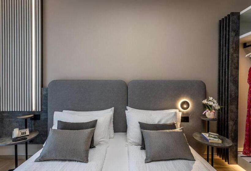 Superior room with lake view, Veronesi