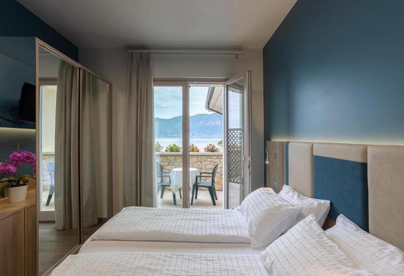 Quarto Triplo Superior, Veronesi