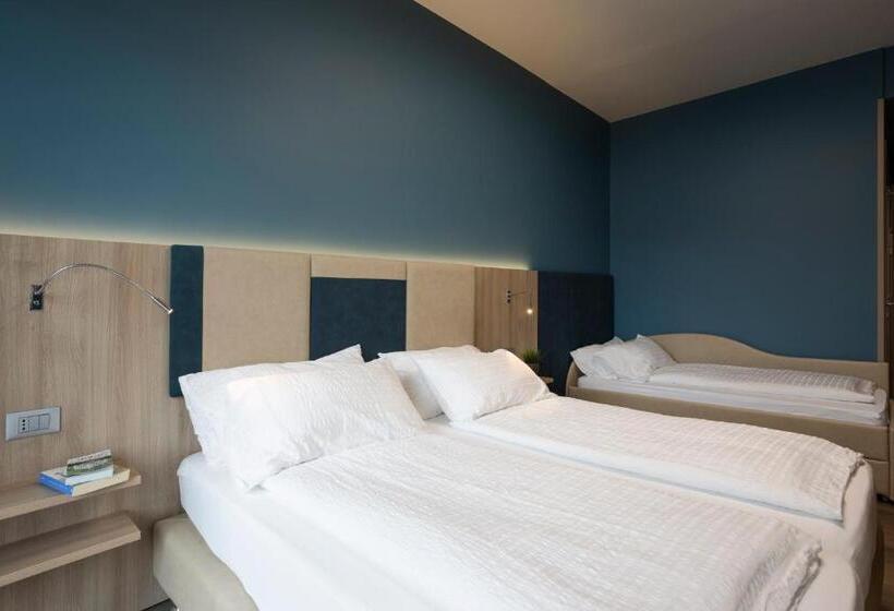 חדר סופריור לשלושה, Veronesi