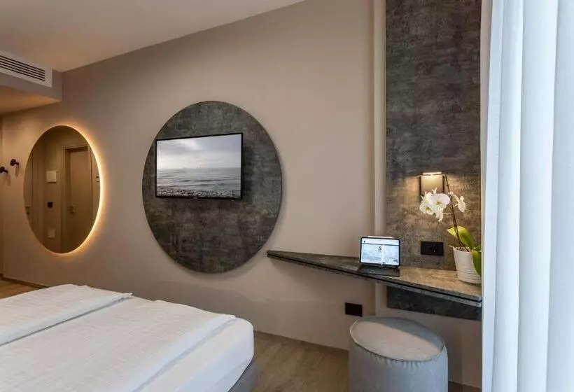 Superior room with lake view, Veronesi
