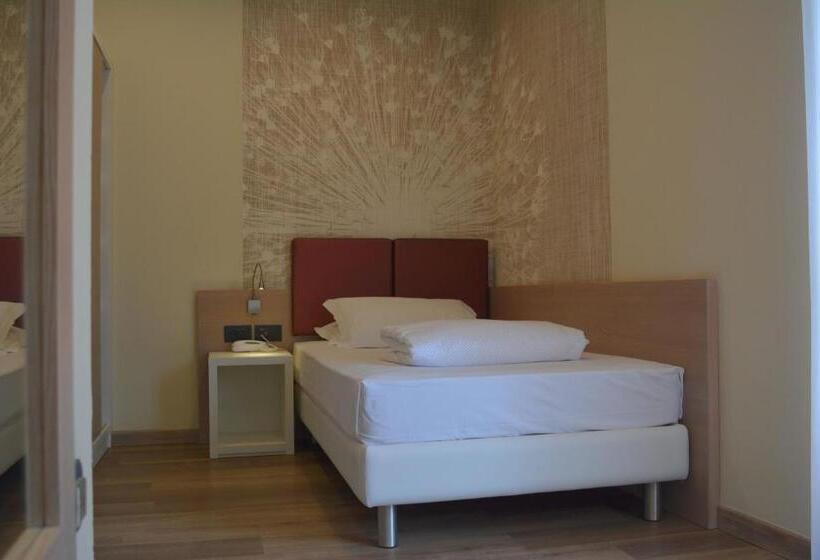 חדר סטנדרט יחיד, Virgilio