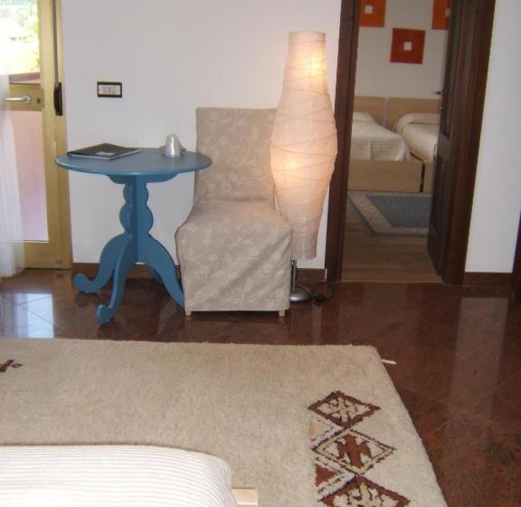 חדר משפחתי מקשר, Virgilio