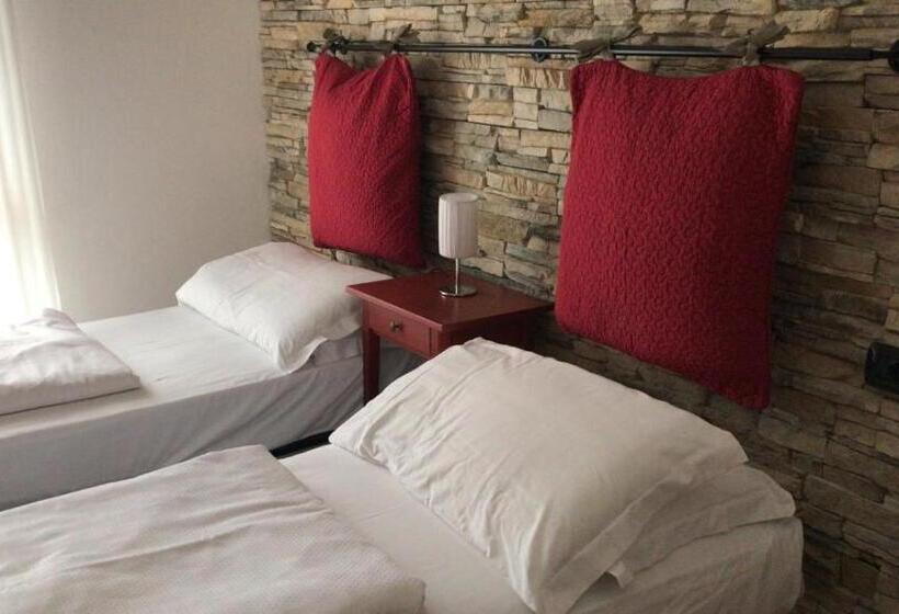 חדר משפחתי מקשר, Virgilio