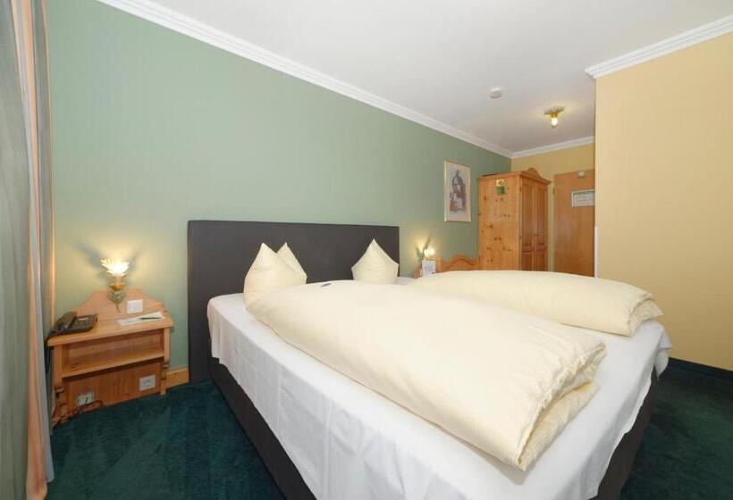 Номер Стандарт, Zum Maximilian