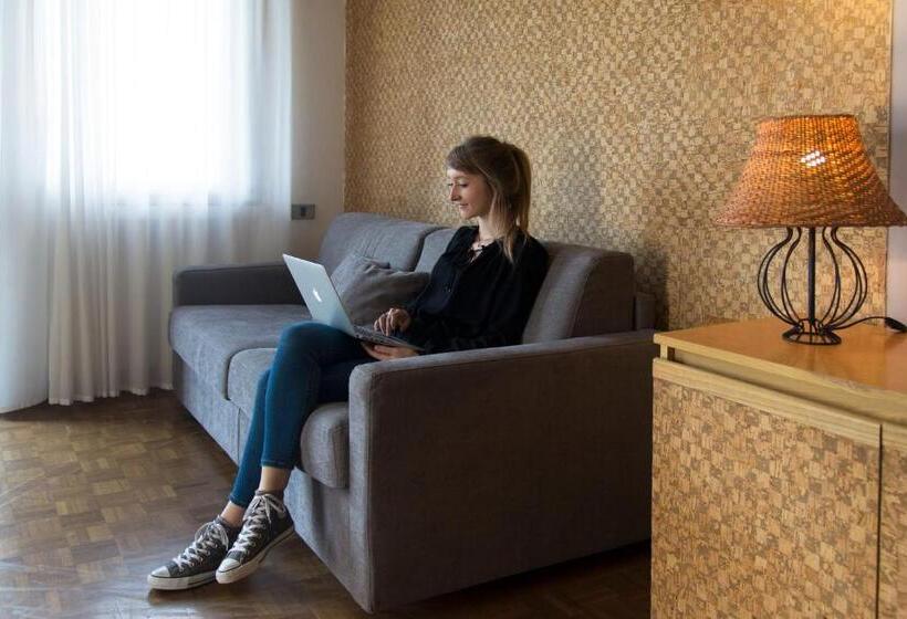 شقة غرفتين, Residence Monica