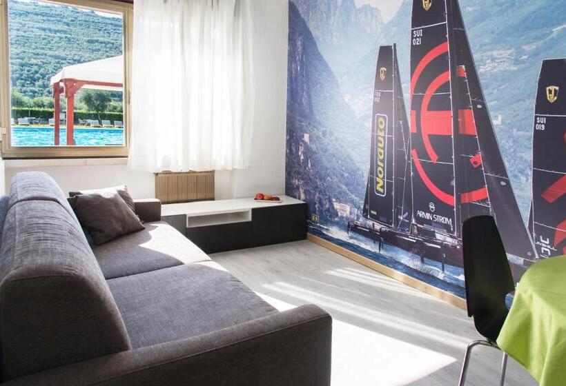 شقة غرفة واحدة, Residence Monica