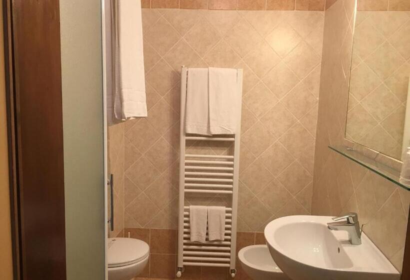 Quarto Triplo Estandar, Villa San Donino