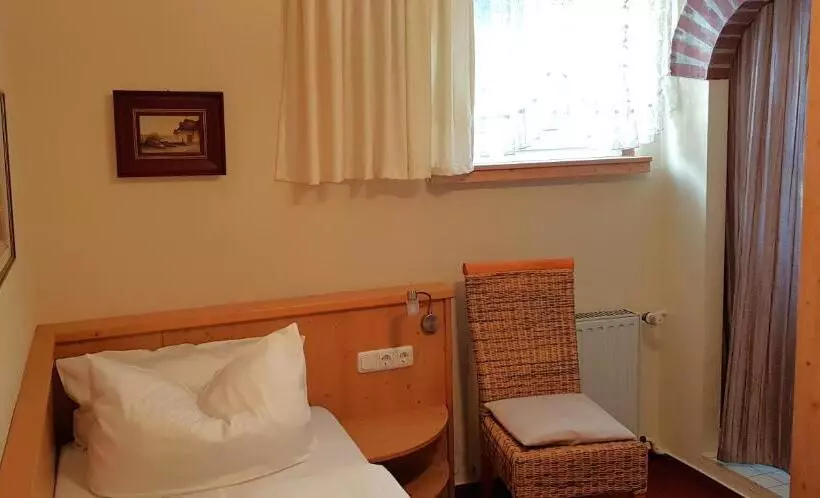 Standard Yhden Hengen Huone, Villa Helvetia